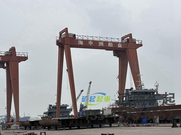 山東煙臺造船門式起重機廠家造船門式起重機結(jié)構(gòu)穩(wěn)定